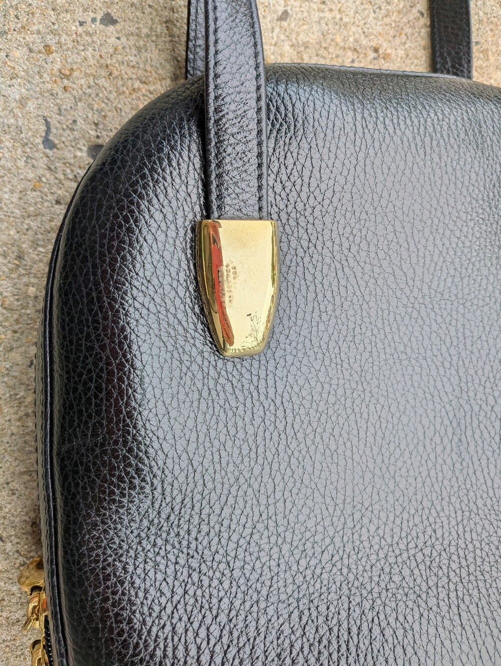 Arcier Vintage Made In Italy Classic Black Leather Shoulder Bag - Gold Hardware - Picture 4 of 8